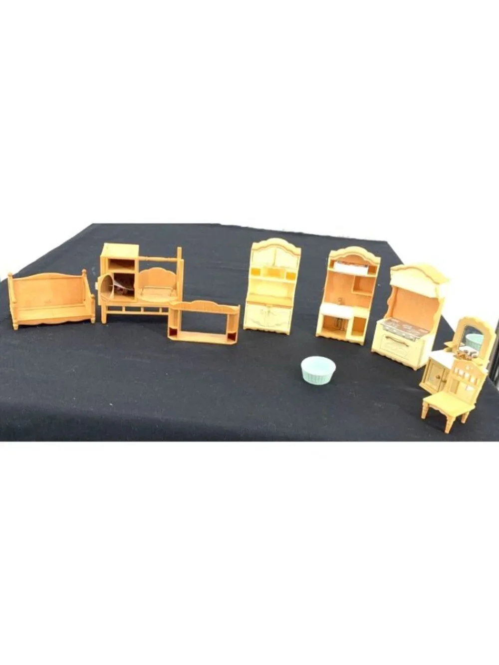 Calico Critters Doll Furniture Kitchen Dining Bath Lot of 31 Toys Plastic